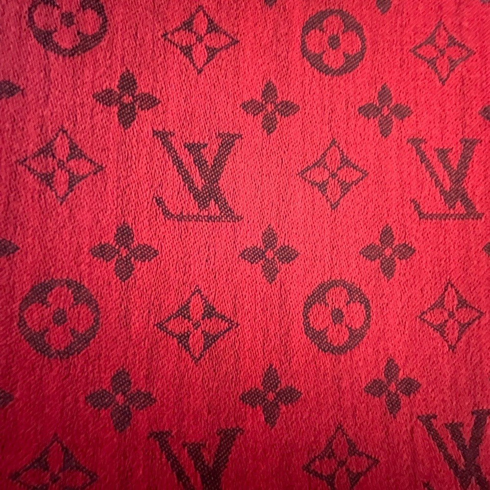 Louis Vuitton Red and Black Monogram shawl,  💯 authentic - Picture 9 of 14